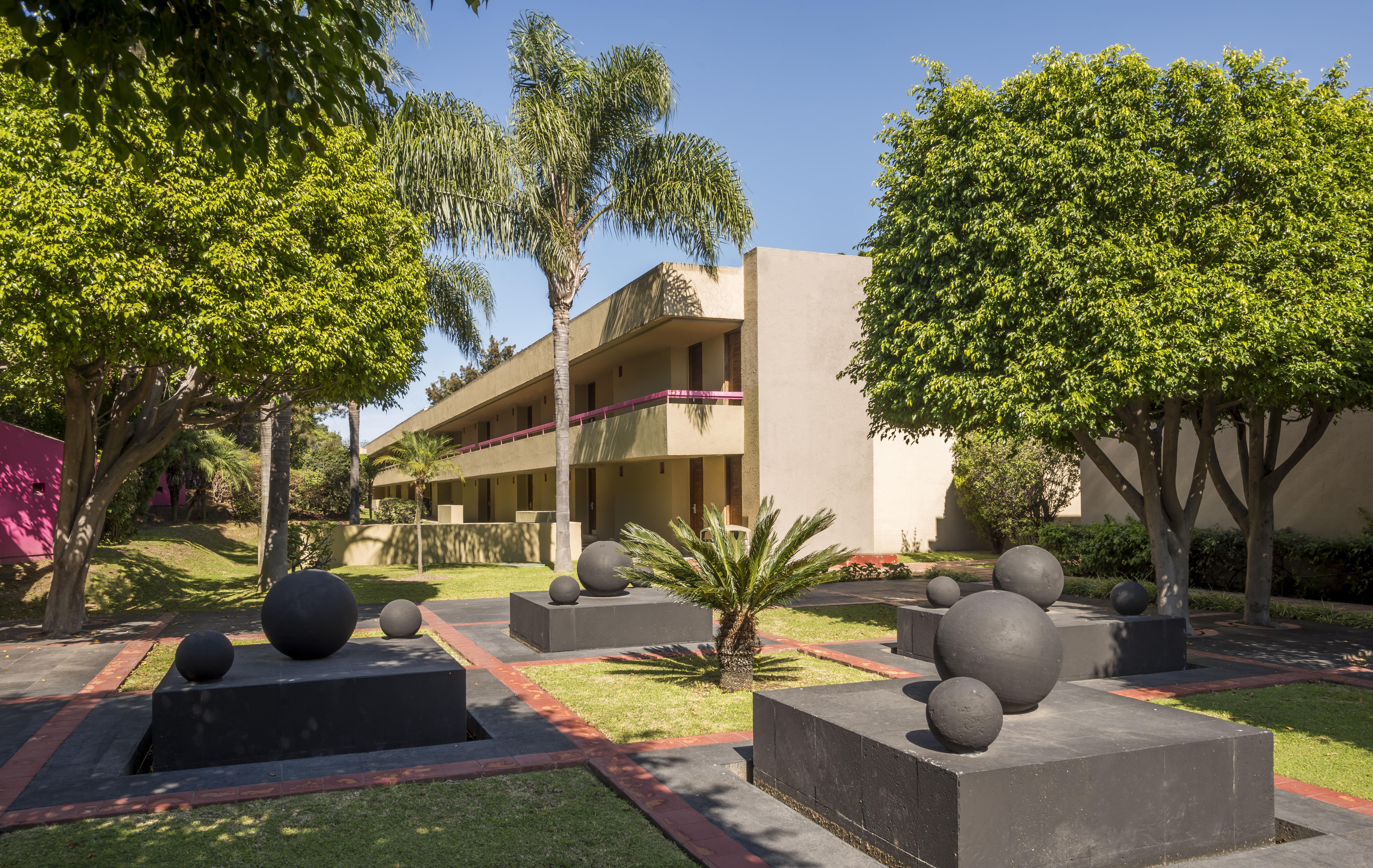 Camino Real Guadalajara Hotell Zapopan Eksteriør bilde The hotel's grounds