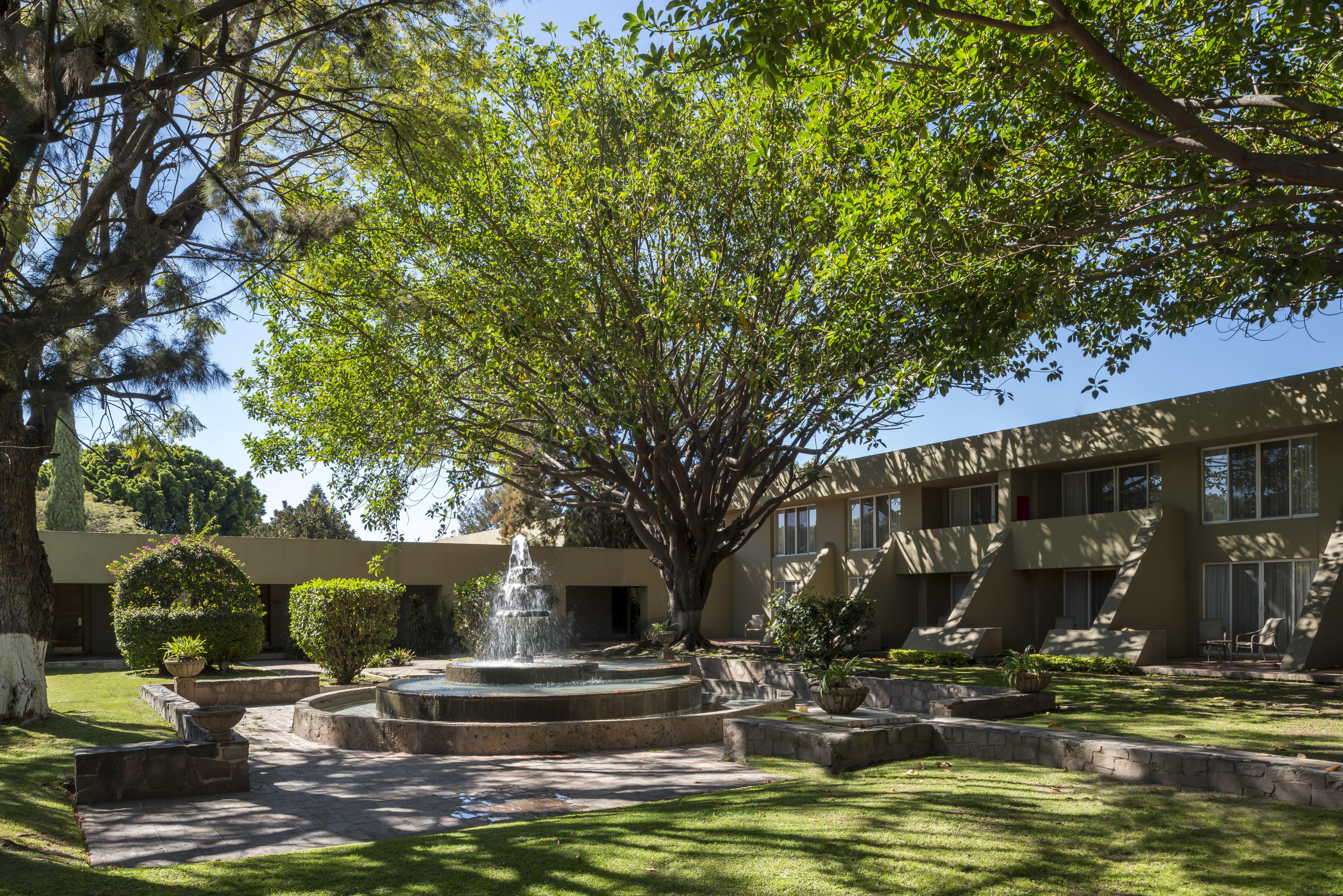 Camino Real Guadalajara Hotell Zapopan Eksteriør bilde Fountain at the center of the complex