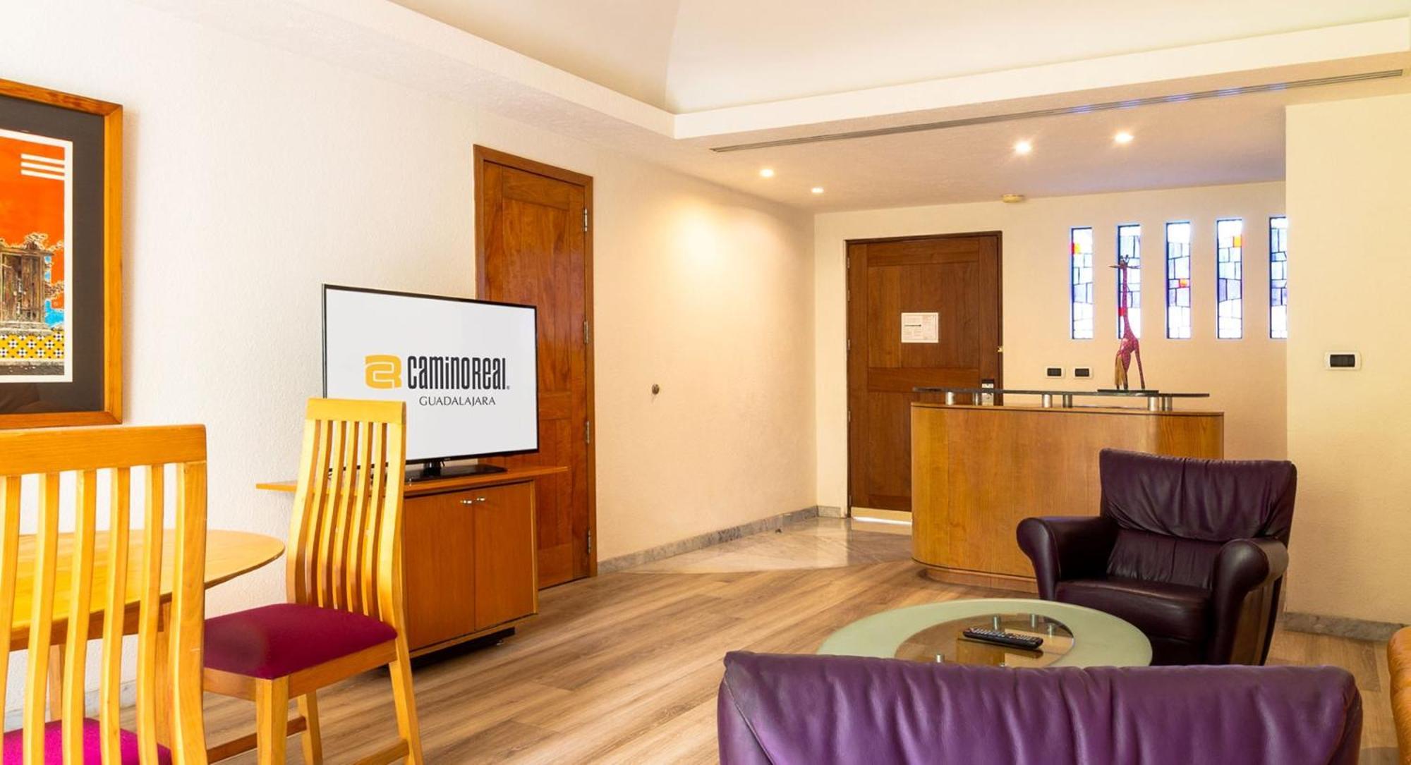 Camino Real Guadalajara Hotell Zapopan Eksteriør bilde A living room at Cinnamon Lakeside