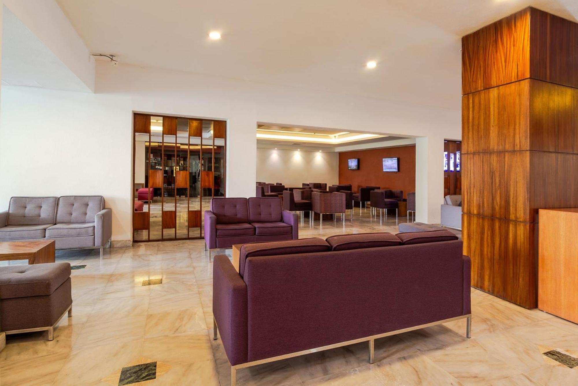 Camino Real Guadalajara Hotell Zapopan Eksteriør bilde The lounge at the airport